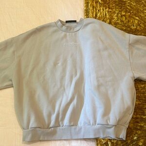 Essentials fear of god crewneck. Excellent condition, never has been worn.